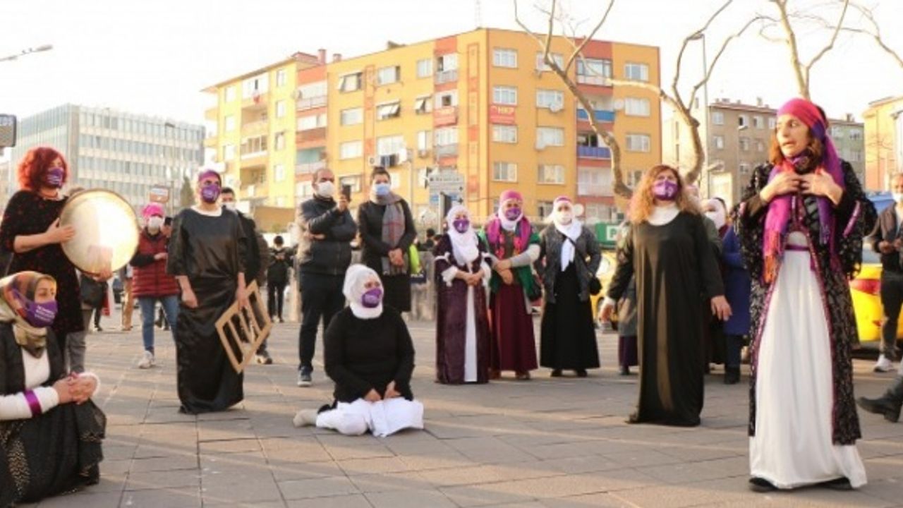 Kadınlardan ‘5 kadın 5 hikaye’ tiyatrosu