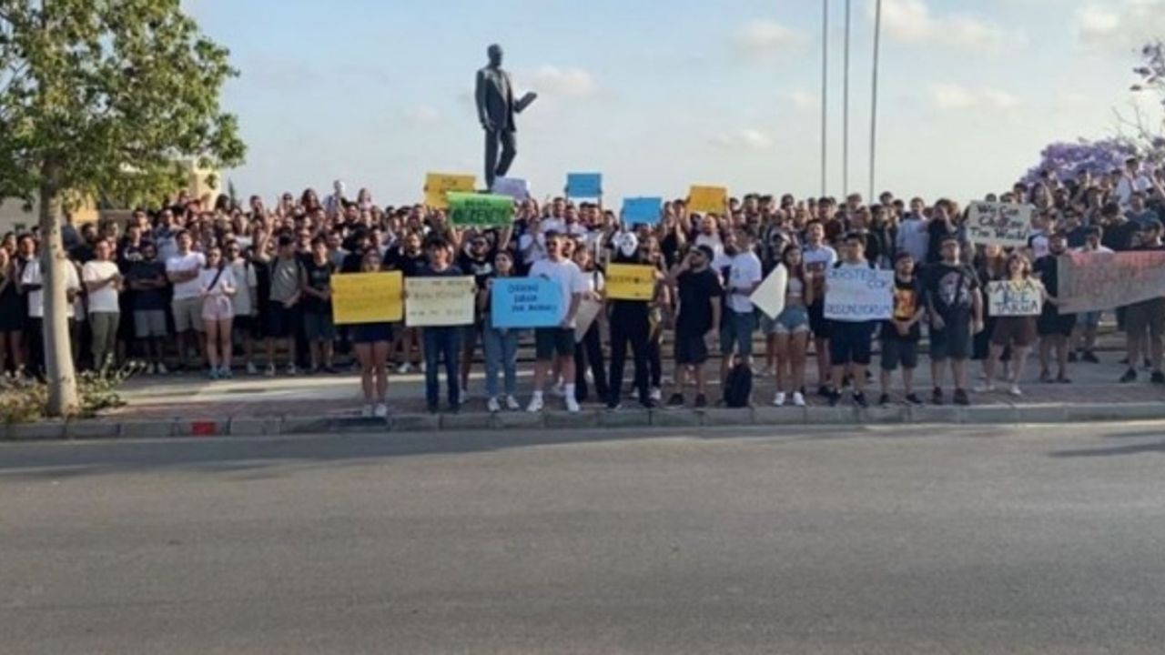 ODTÜ Kuzey Kıbrıs Kampüsü öğrencileri artan fiyatları protesto etti