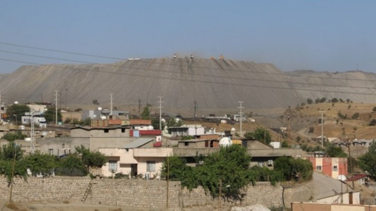 Maden ocaklarının hafriyatı dere yataklarına bırakılıyor