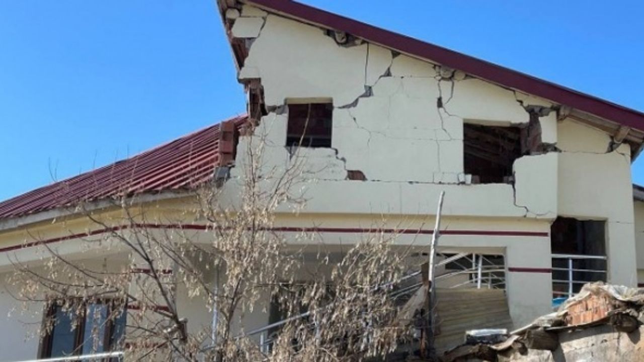 Bakanlığın ilk hasar tespit raporu: 33 bin 143 bina ağır hasarlı