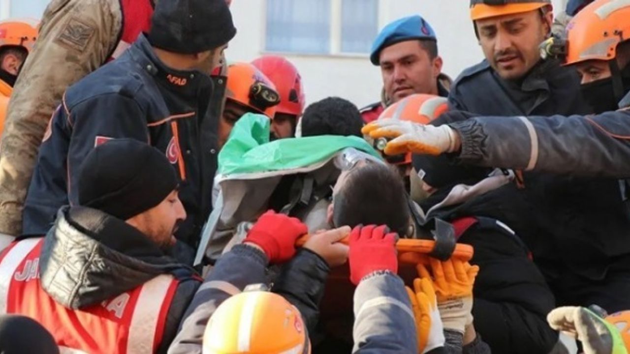 Diyarbakır'da anne ve oğlu 101 saat sonra kurtarıldı