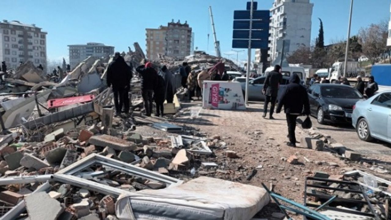 Diyarbakır'dan 60 mühendis ve 300 kişilik gönüllü ekip Maraş ve Adıyaman'a gitti