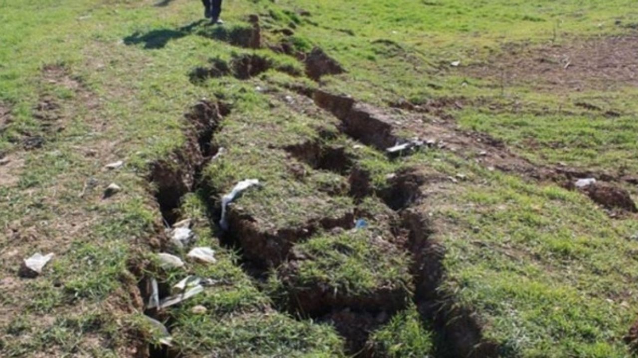 Fay hattının geçtiği 12 kilometrelik güzergahta büyük tahribat