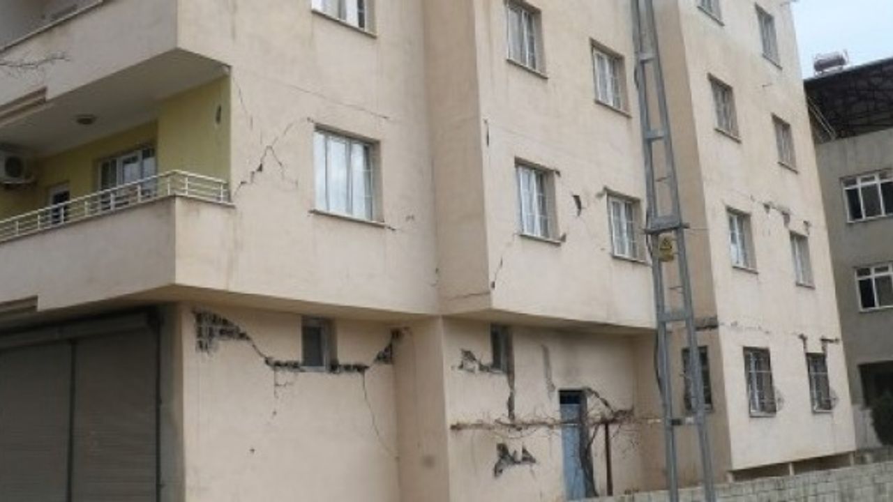 Hasar tespiti: Dışarıdan fotoğraf çekip gittiler