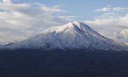 Bir dağın gölgesine hasretlik