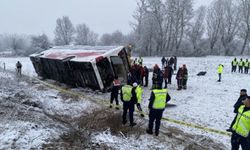 Kastamonu'da yolcu otobüsü tarlaya devrildi...