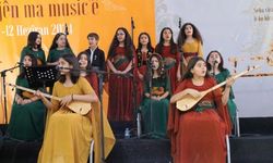 Li dijî asîmilasyonê zarokên xwe dişînin Ma Musicê