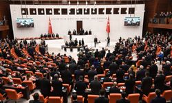 Özel, Erdoğan’ı ayakta karşıladı, Bahçeli DEM Parti ile el sıkıştı