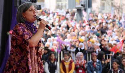 #Anket Sizce Emek ve Özgürlük İttifakı'nın ortak adayı Cumhurbaşkanı Gültan Kışanak mı?
