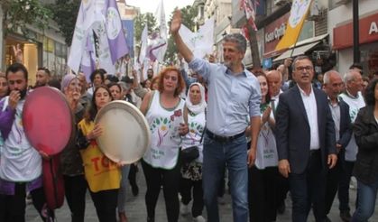 " Müjde olsun Manisa, Bursa, Aydın Ankara'ya vekil gönderiyor. Peki Denizli eksik mi kalacak?"