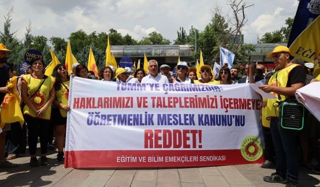 "Bu barikat ülkenin eğitim emekçilerine ve çocuklarınadır"