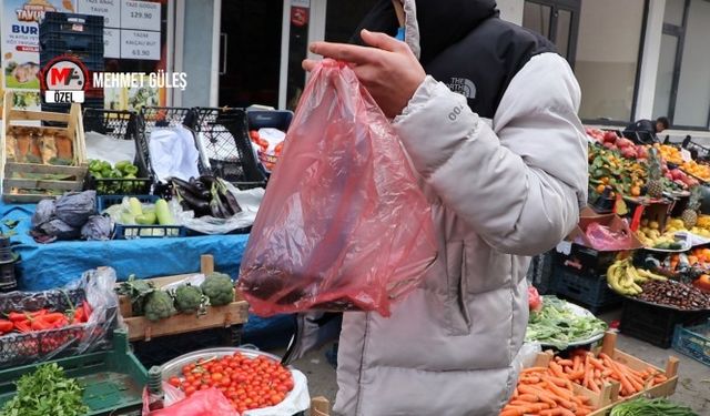 Ekonomik krizin fotoğrafı: Sadece 1 patlıcan alabildi