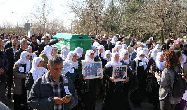 Amed'de Barış Annesi Sakine Arat kitlesel uğurlandı