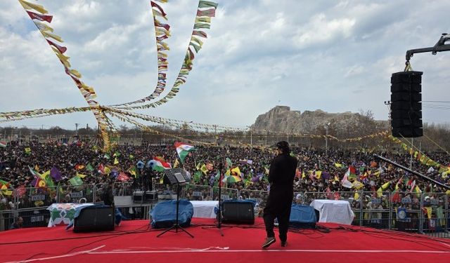 Van'da görkemli Newroz: Öcalan'ın çağrısının yanındayız
