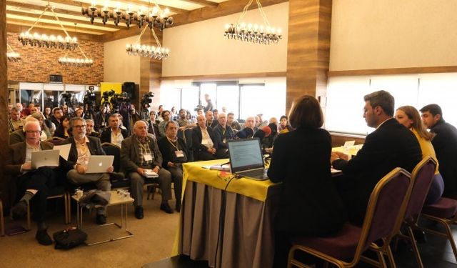 Amed'de Eğitim Sen’den anadil çalıştayı