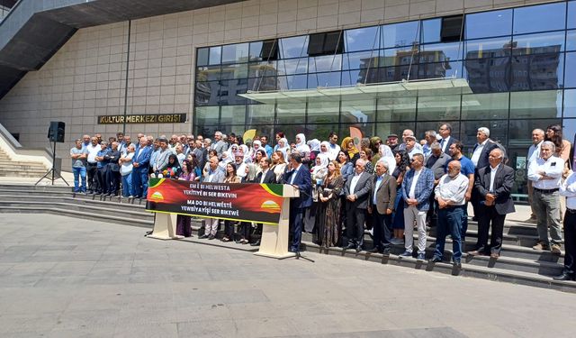 Amed'de Demokratik Birlik İnisiyatifi Deklarasyonunu Açıkladı