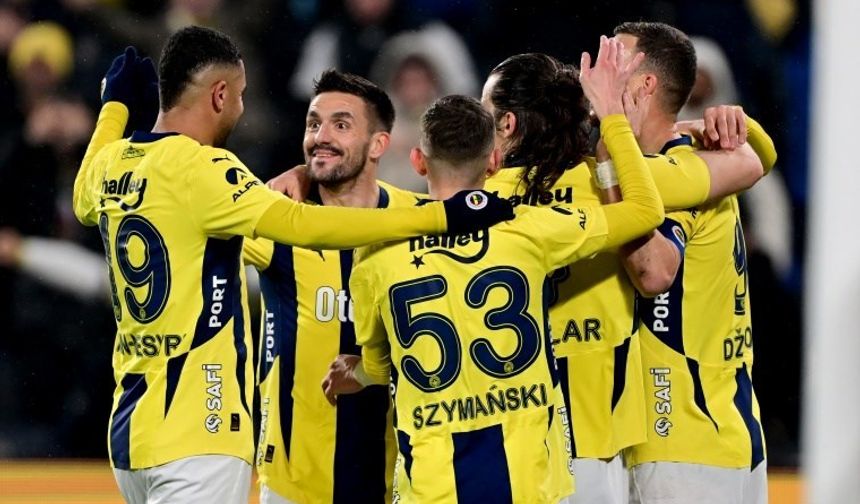 Fenerbahçe, Kadıköy'de ezeli rakibiyle puan farkını 4'e düşürdü