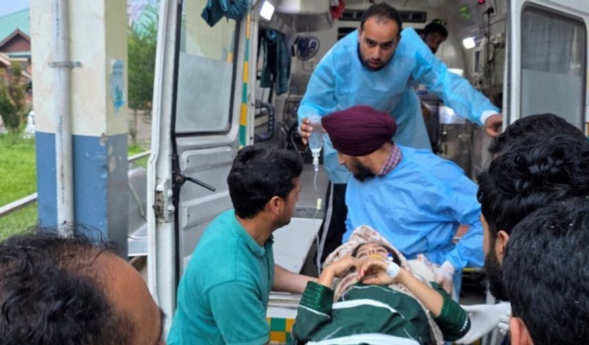 Hindistan-Pakistan arası çatışma: Onlarca ölü, 3 uçak düştü