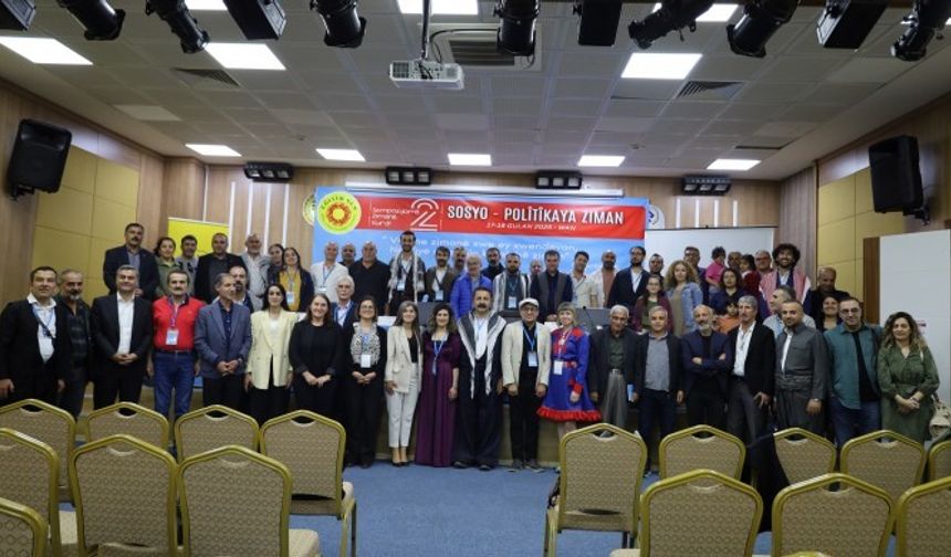 Kürt yazarlar: Çözüm için Kürtçe resmi dil statü
