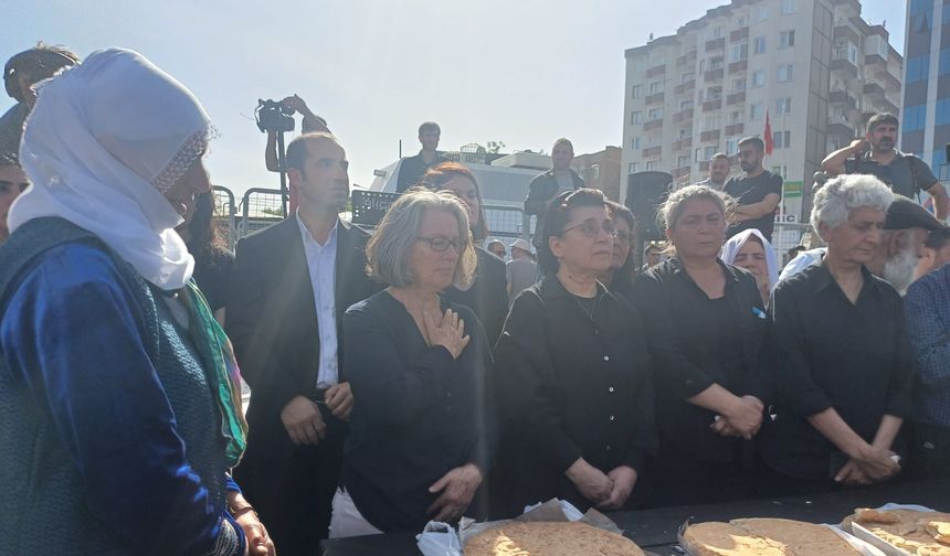 Binler Dağkapı Meydanı'nda Kaytan ve Altun'u andı