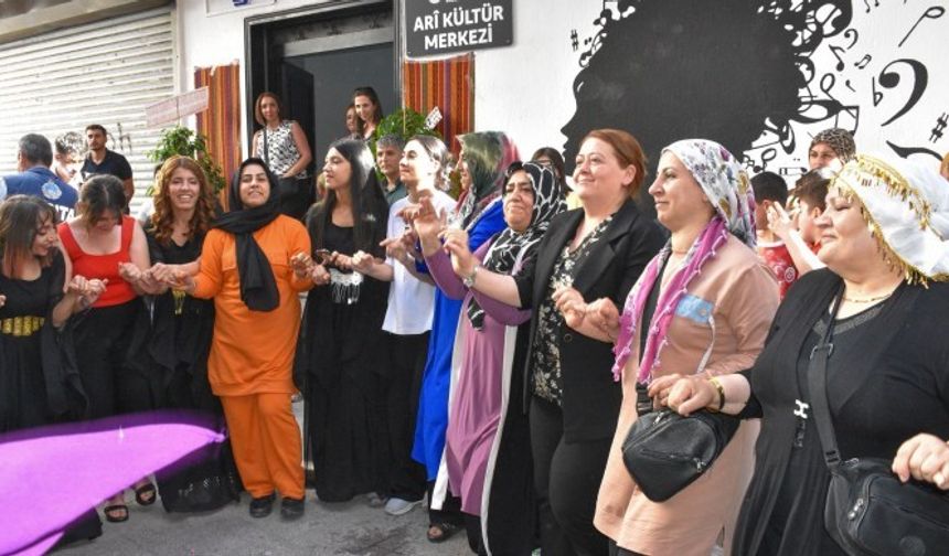 Bağlar'da Arî Kültür Merkezi Açıldı