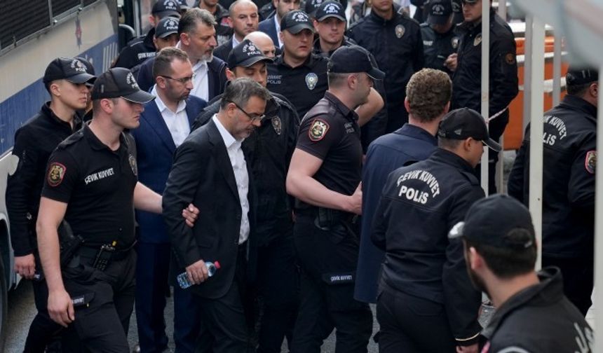 CHP'li 5 belediye başkanı görevden uzaklaştırıldı