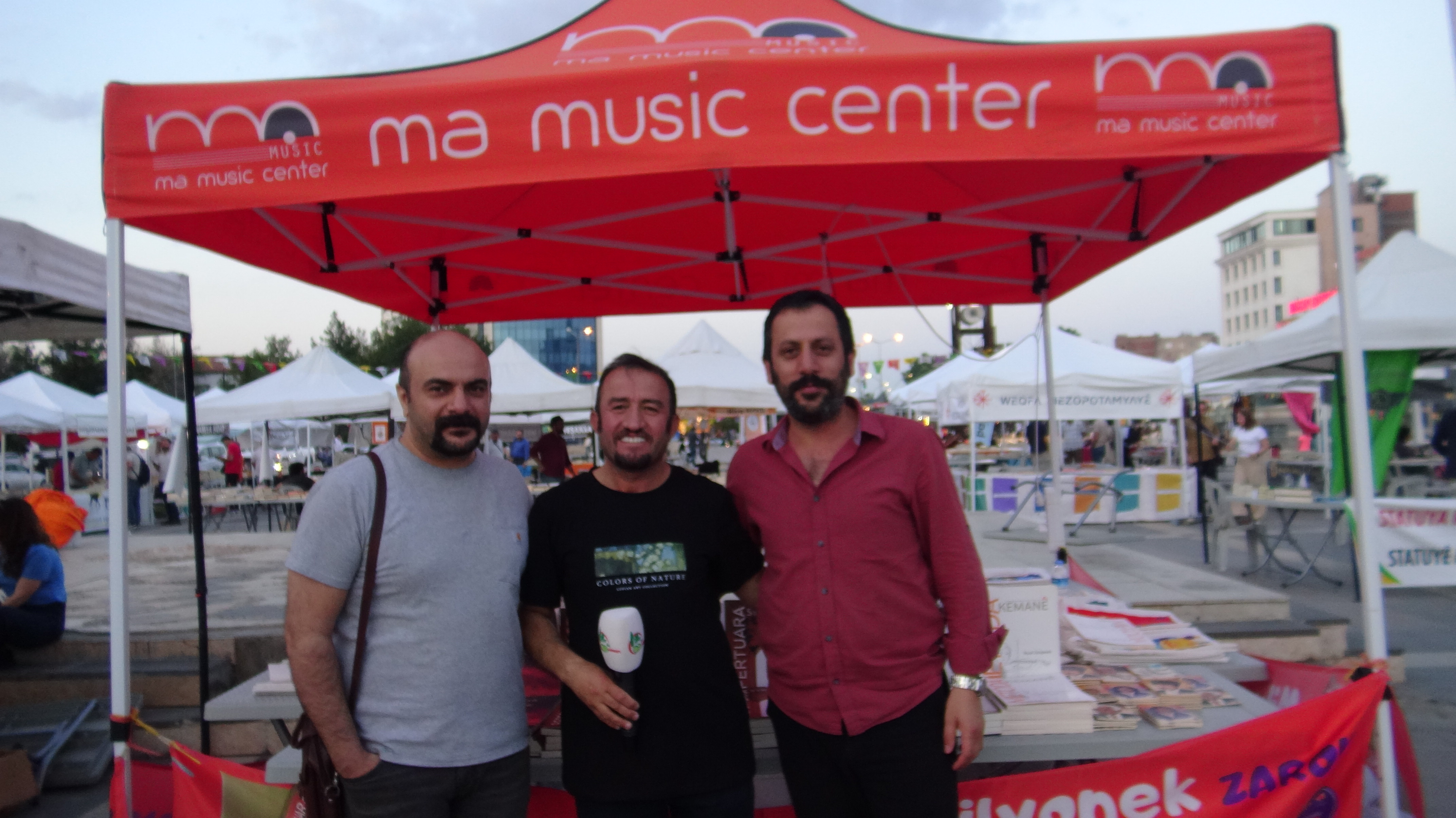 Music, sanatçılar Mesut Gever ve Ramin Rabiei 