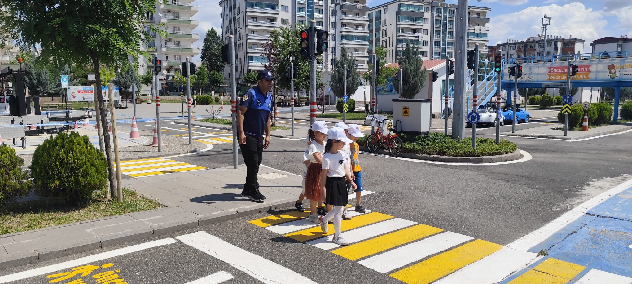 Kayapınar Belediyesi’nden Miniklere Trafik Eğitimi
